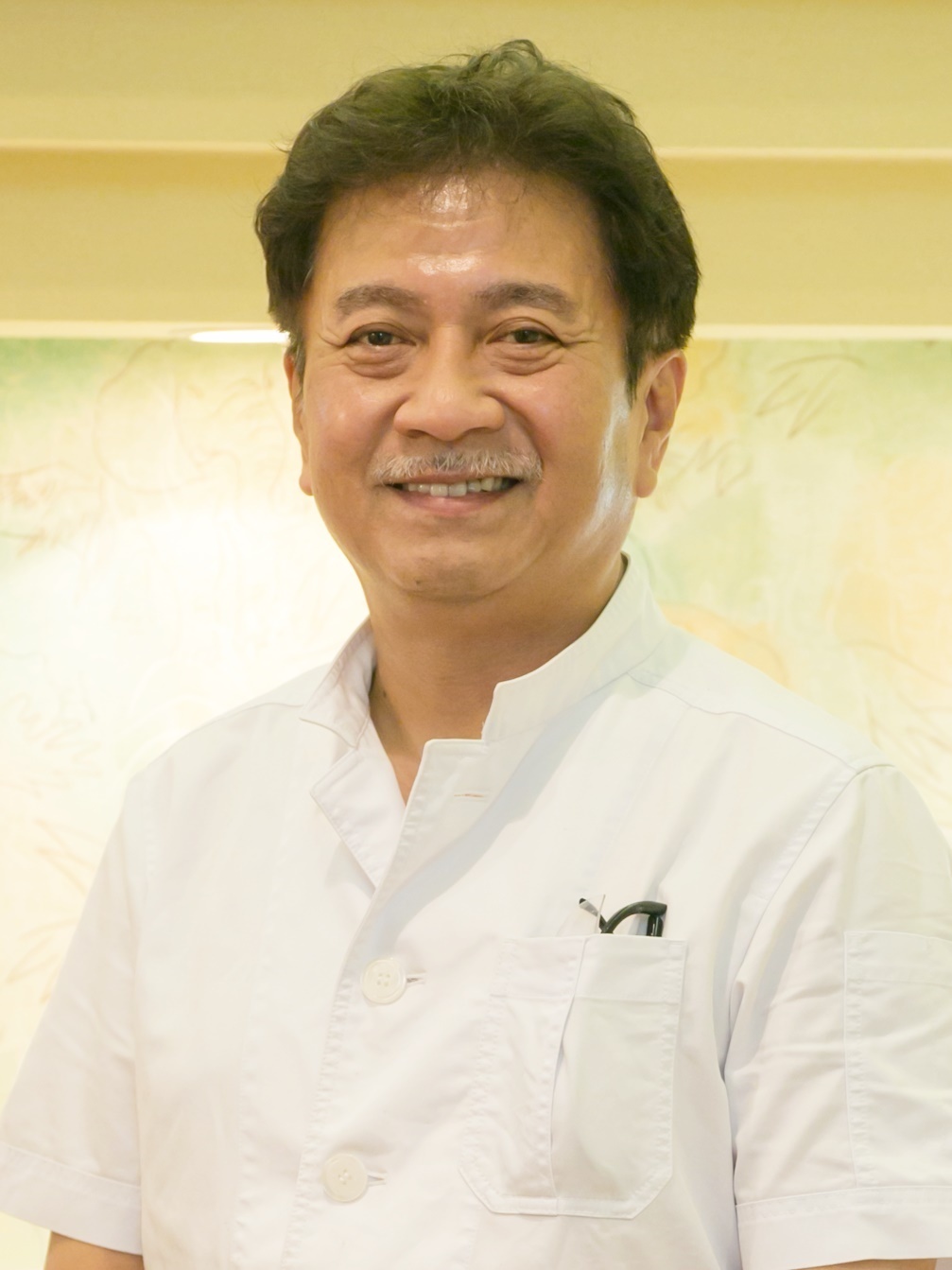 新松戸駅徒歩近くの歯医者の院長プロフィール